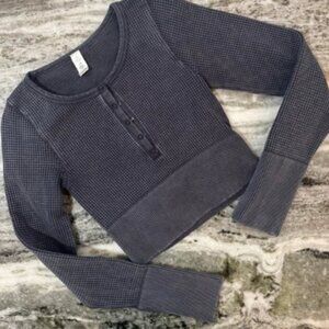 Aerie offline crop long sleeve henley shirt size XS